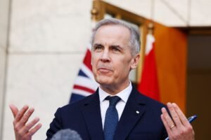 وتعلن خطة بمليارات الدولارات لتدريب العمال