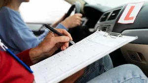 رخصة القيادة في كندا.. لماذا تتحول إلى عقبة كبيرة للوافدين الجدد؟