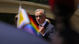 Mark Carney يشارك في رفع علم Pride على Parliament Hill في Ottawa