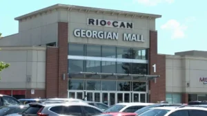 سرقة سيارة من موقف Georgian Mall في وضح النهار وشرطة Barrie تطلب مساعدة السكان