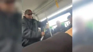 اعتقال رجل في تحقيق اعتداء مشتبه بدافع الكراهية على امرأة مسلمة داخل حافلة في Scarborough