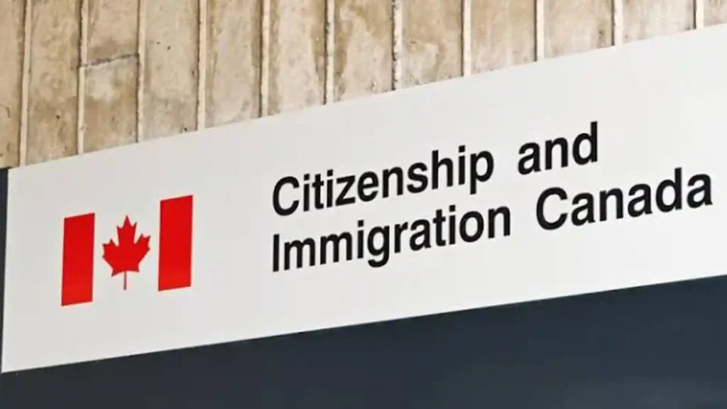 IRCC تحدّث شروط تصريح العمل C20 المعفى من LMIA وتوضح إثبات التوظيف المتبادل