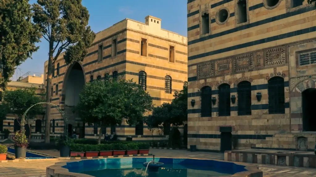 فناء قصر تاريخي في دمشق - الهجرة إلى كندا من سوريا