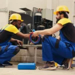 فنيان يتدربان على صيانة جهاز تكييف، تدريب العاطلين في أونتاريو عبر Better Jobs Ontario